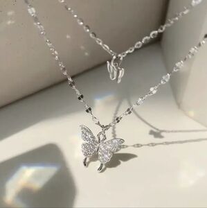 Blingy Butterfly necklace-silvertone